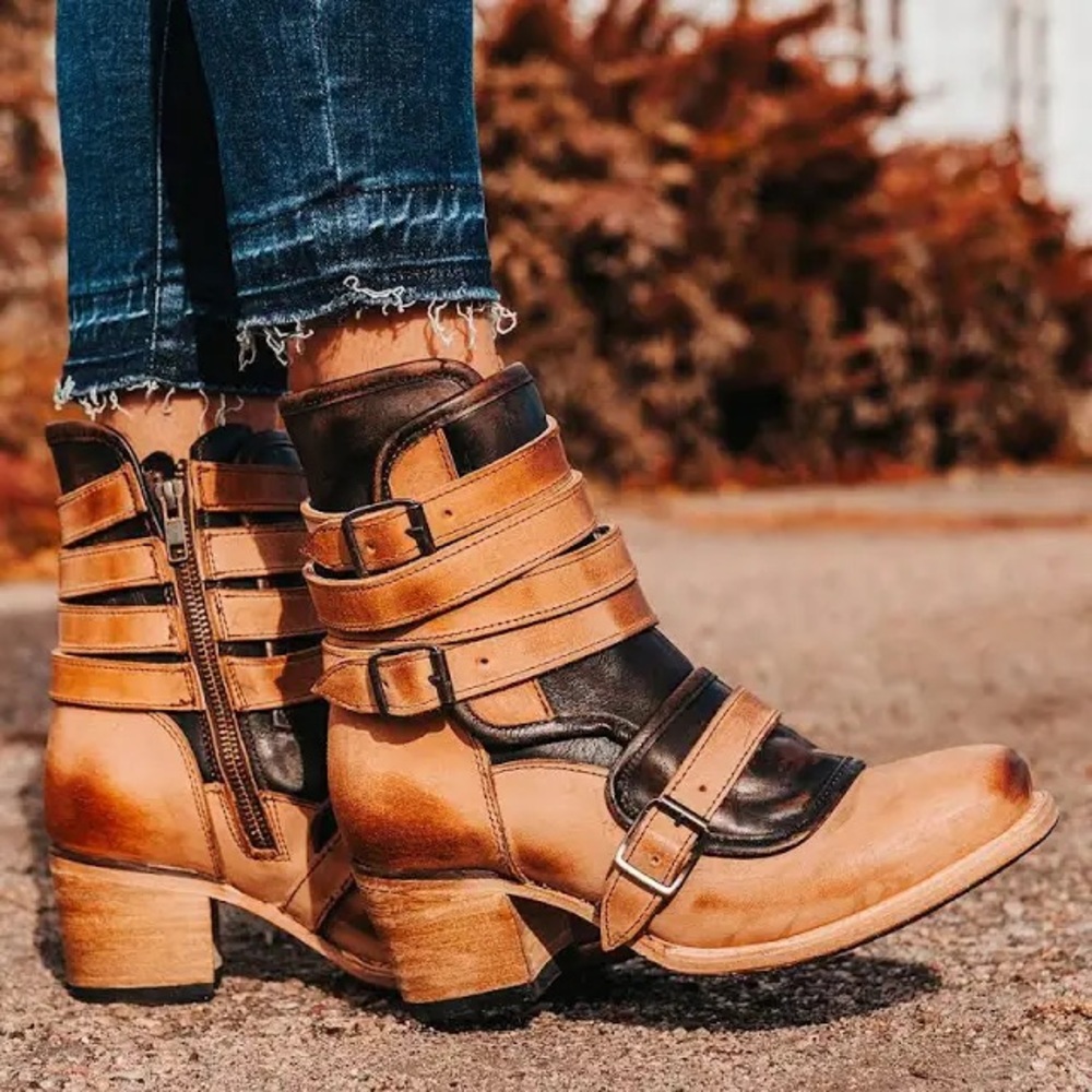 NWT FREEBIRD “DARLIN” Boots in Natural & Black | Size 7 🔥PRICE FIRM !!! - Picture 1 of 14
